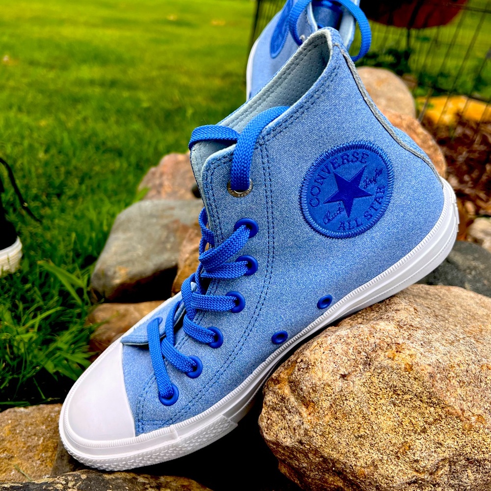 Hi-top Converse